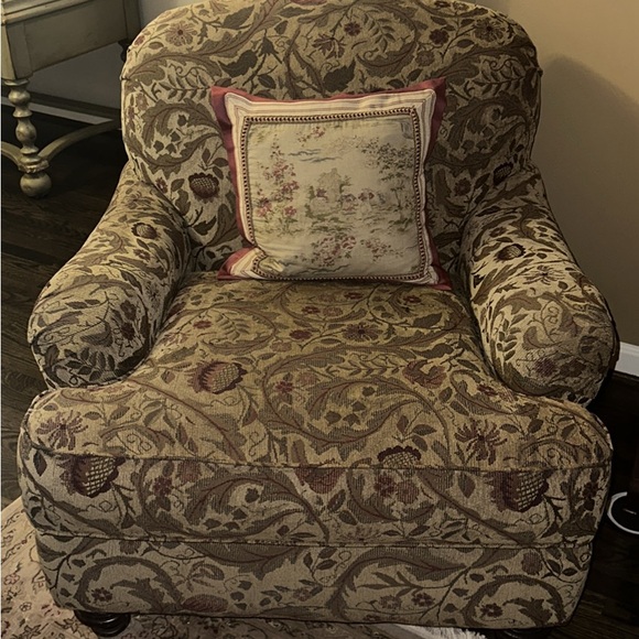 Chair - Picture 2 of 2